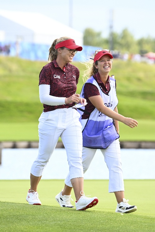 Brooke Henderson, Brittany Henderson