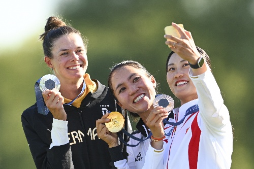 Esther Henseleit, Lydia Ko, Xiyu Lin